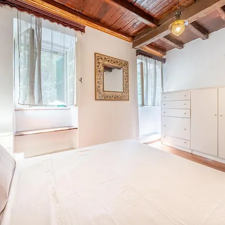 Priest's Traditional Mansion Holiday home